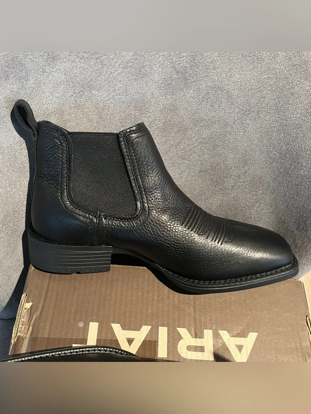 Ariat Men’s Boots Booker Chelsea Wide Square Toe Western Boot Size 10.5 EE Wide